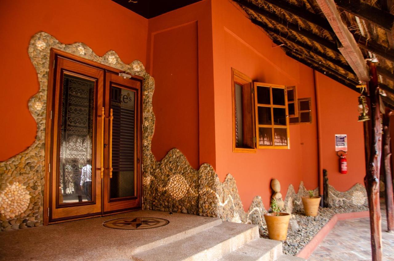 Ike'S Cultural Village Kumasi Extérieur photo
